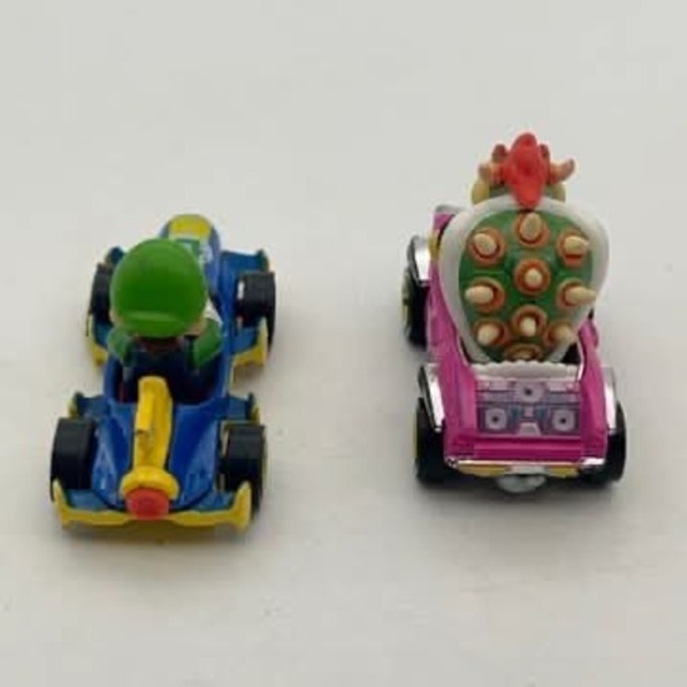 Hot Wheels Mario Kart Luigi Mach 8 and Bowser Badwagon Diecast Cars Lot of 2 - Picture 5 of 7